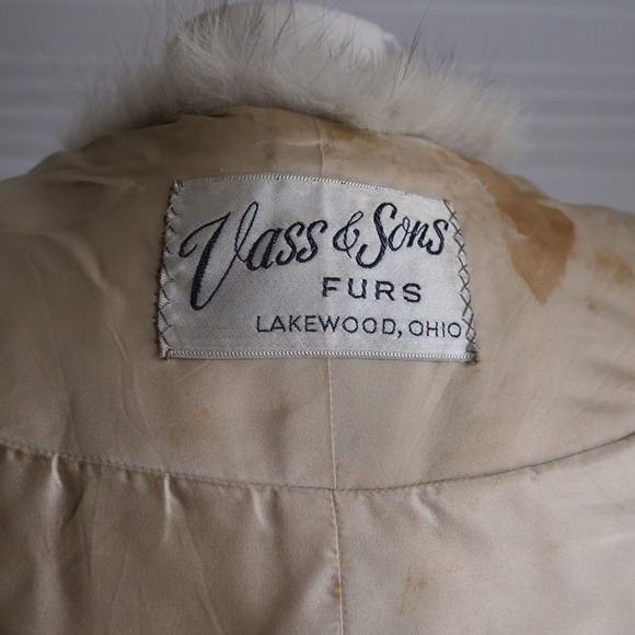 Vintage 1950s Vass & Sons fluffy fox fur cape - Picture 6 of 11